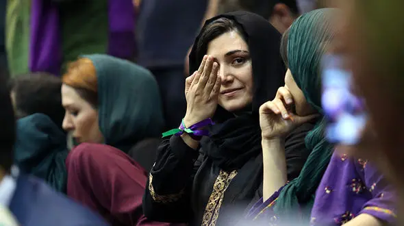 حمله تند کیهان به باران کوثری بعد از حضور در جمع حامیان حسن روحانی در ورزشگاه آزادی 