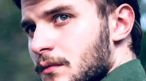 پسر جذاب امین حیایی در لباس کارگری!