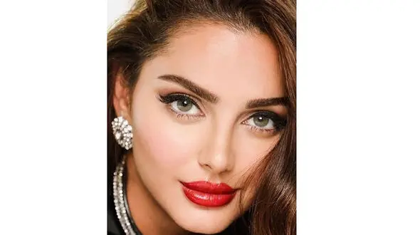 کریسمس  مه لقا جابری جدی تر از کریسمس مسیحی ها ! + عکس خانم مدل سرشناس ایرانی در جهان !