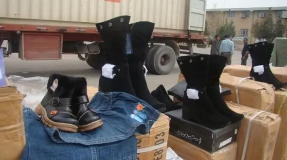 خودرو حامل کفش‌های ۲ میلیاردی قاچاق در یزد به مقصد نرسید 