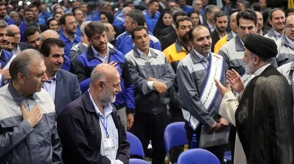 کارگران درعرصه اقتصادی سیلی محکمی به دشمن خواهند زد/ مسئولان اجازه ندهند کارخانه‌ای تعطیل شود