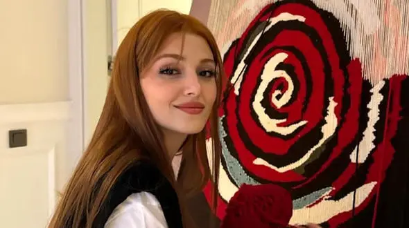 مجارستانی‌‎ها انگشت به دهان استایل جدید هانده ارچل را نگاه کردند؛ هانده به رنگ موهای قبلش بازگشت!