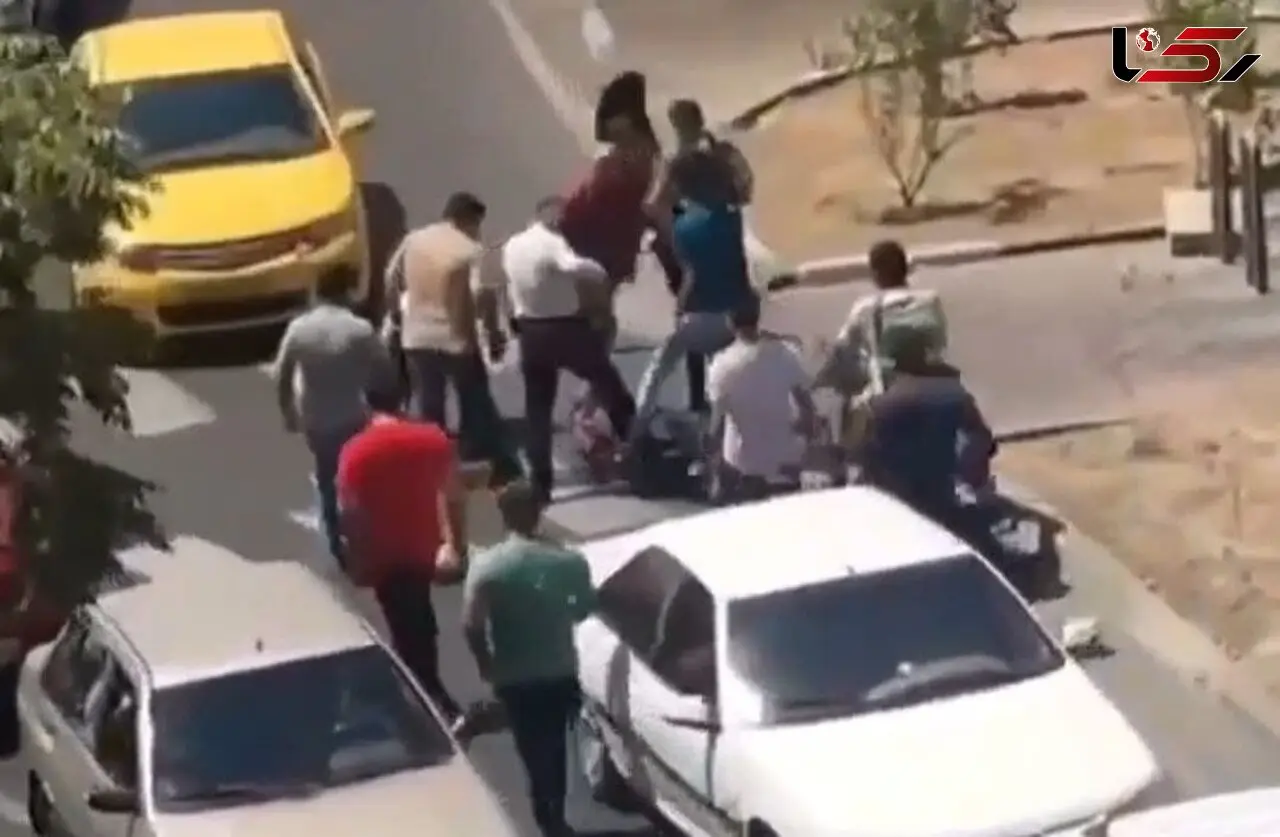 فیلم کتک خوردن سارق جوان زیر دست و پای مردم در تهران !