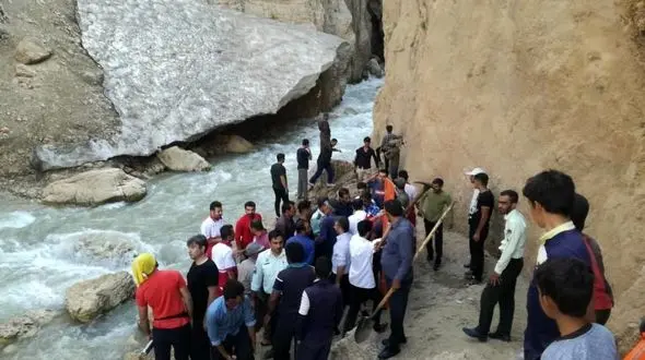 فیلم و عکس از  عملیات 3 ساعته نجات در غار چما کوهرنگ