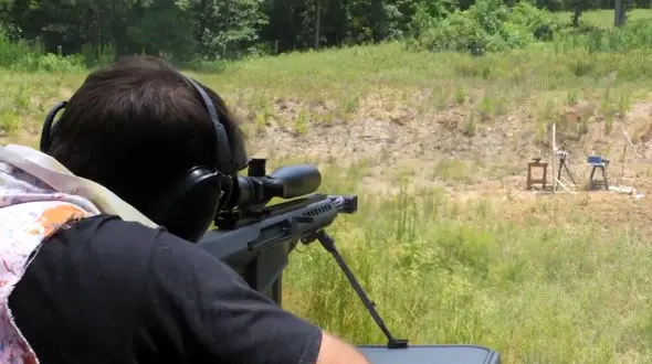 صحنه آهسته شلیک گلوله از سلاح تک تیرانداز با کالیبر 50 میلیمتر + فیلم دیدنی