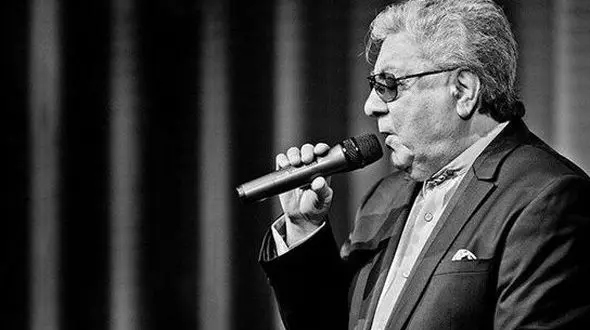 عکس/ سفر در زمان/ قند ساییدنِ تاریخی علی تابش و حمید قنبری برای گلپا و همسرش