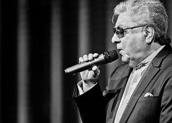 عکس/ سفر در زمان/ قند ساییدنِ تاریخی علی تابش و حمید قنبری برای گلپا و همسرش