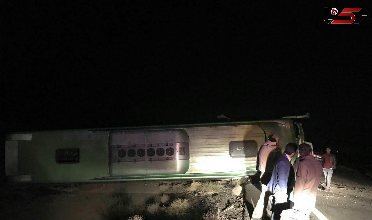 مصدومیت 11 مسافر به دلیل واژگونی اتوبوس در تربت‌حیدریه