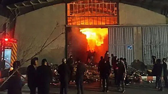  آتش سوزی در انبار روغن خودرو  کرمانشاه