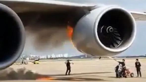 ببینید /  آتش سوزی موتور هواپیما در مسقط+ فیلم