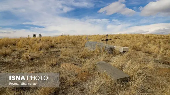 ببینید / عکس های جالب از قبرستان روستای ارمنی نشین در اصفهان