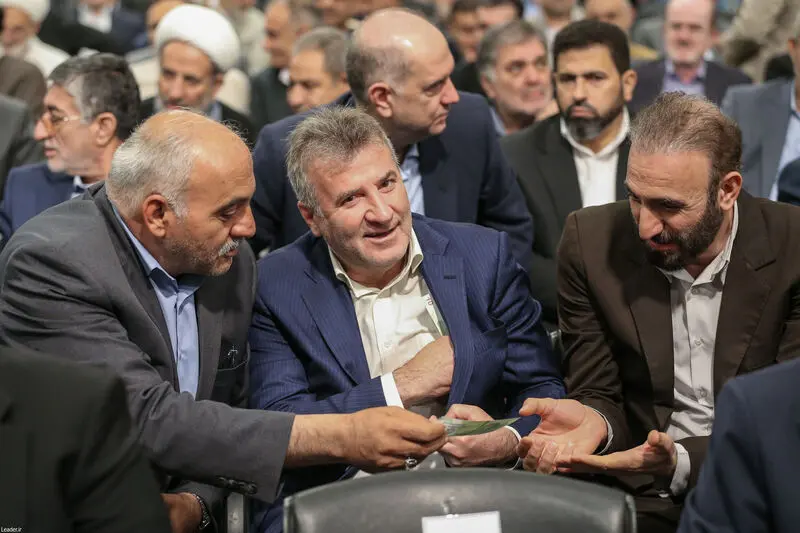 دیدار نمایندگان مجلس شورای اسلامی  با رهبر انقلاب حضرت آیت الله خامنه ای -چهارشنبه ۲۱ خرداد ۱۴۰۴