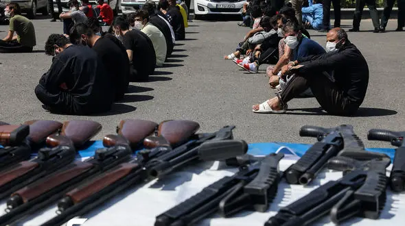 19 عکس از خلافکاران و تجهیزات جنگی پیشرفته شان بیخ گوش تهران