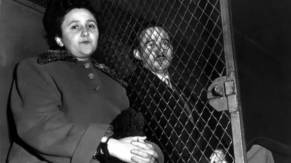 مقام اطلاعاتی سابق آمریکا خواستار اعدام ترامپ شد !