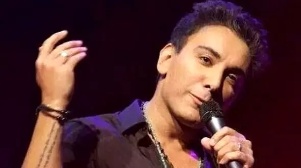 فیلم کنسرت دیشب شادمهر عقیلی در دالاس ! /  اجرای ای ایران با دخترش ملینا ! / همه به احترامش ایستادند