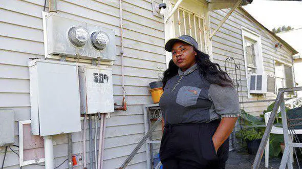 آزار 10 زن کارمند ، مدیران فست فود زنجیره ای معروف را به دادگاه کشاند +عکس 