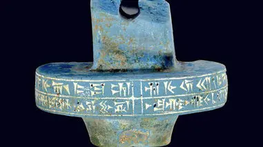 میخ تزئینی سه‌ زبانه هخامنشی؛ سندی از شکوه امپراتوری داریوش