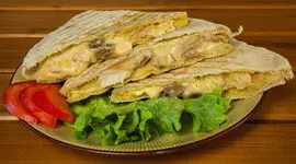 طرز تهیه ساندویچ فیله مرغ با قارچ و پنیر؛ خوشمزه و رستورانی