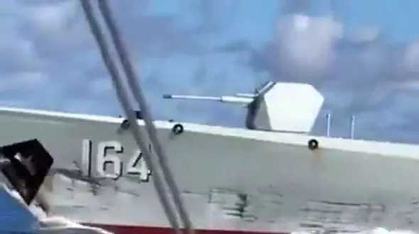 برخورد دو‌ کشتی نظامی چینی با هم هنگام تعقیب یک‌ کشتی فیلیپینی