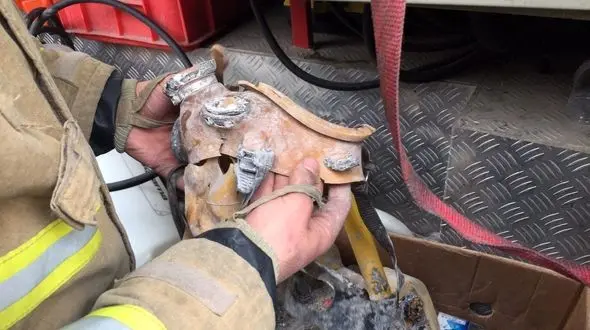 فوری / کشف چراغ قوه و ماسک تنفسی آتش نشان در پلاسکو + فیلم و عکس 