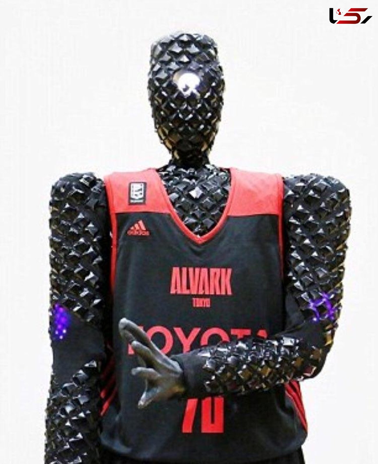 این ربات بسکتبال بازی می کند