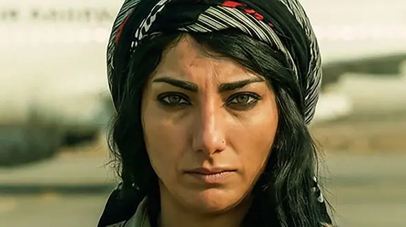 عکس ها / نگاهی به دکوراسیون خانه محیا دهقانی بازیگر هزارتو / از چشم نظر آبی رنگ تا سبد سبد حصیر گل و لباس خاص خانم بازیگر 