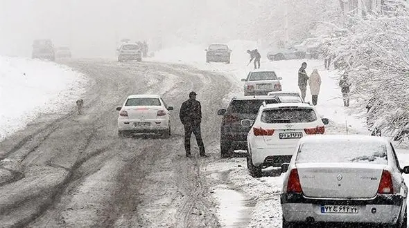  انسداد ۳ محور اصلی به دلیل بارش برف، کولاک شدید و رانش زمین 