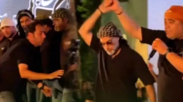 فیلم عزاداری باشکوه و جگرسوز محسن شریفیان داور برنامه «صداتو» به همراه مردم خونگرم بوشهر به یاد بندرعباس/100 واویلا که عزای بندره 