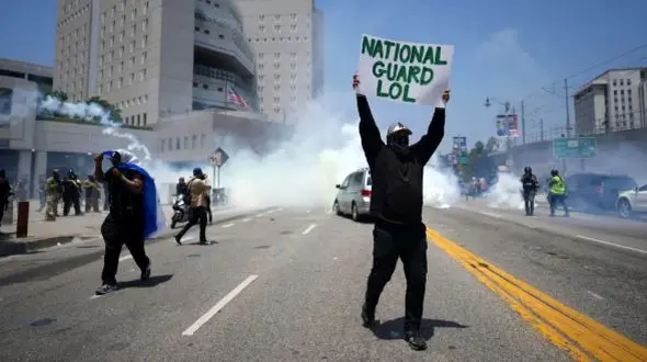 دستور جنجالی ترامپ: ماسک‌زده‌ها را بازداشت کنید!