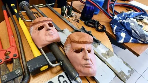  سرقت از عابربانک ها با ماسک ترامپ + فیلم و عکس