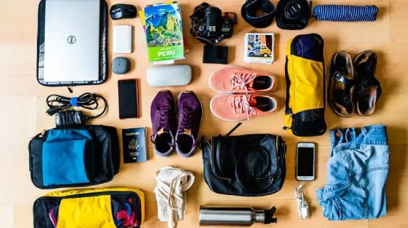 معرفی کاربردی ترین وسایل مورد نیاز برای سفر یک روزه