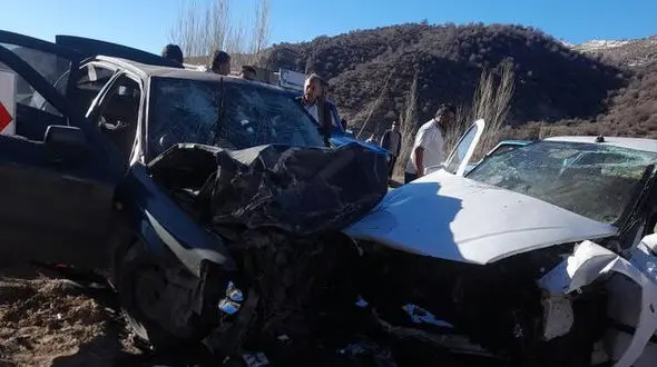 وحشتناک ترین تصادف عید در آزادراه کرج ! / اتوبوس با 36 مسافر  6 ماشین را درهم کوبید !