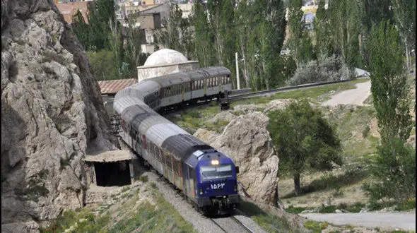 حادثه برای قطار مسافربری لوکس  مشهد! / دلهره 7 ساعته برای مسافران