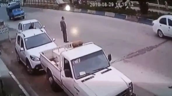 فیلم لحظه برخورد دلخراش نیسان به عابر پیاده در متل قو