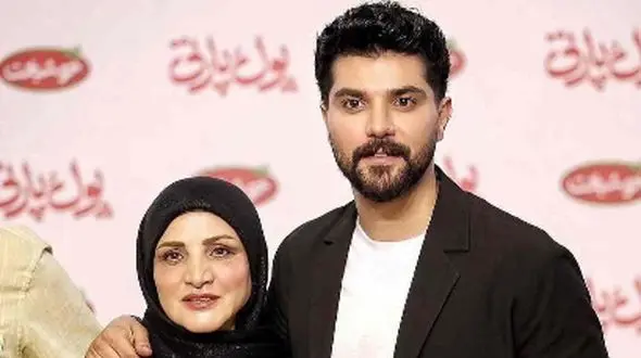 فیلم / سینا مهراد وقتی خوش قدو بالایی و خوشگل مامانت مثل شیر ازت مقابل دخترای محل محافظت میکنه /جذابیت سینا مهراد در سریال «از یاد رفته»