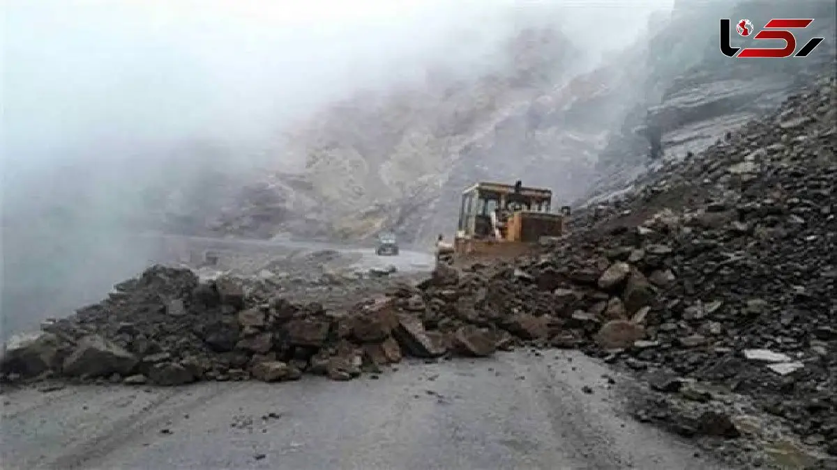 بسته شدن جاده پل‌دختر به علت ریزش کوه