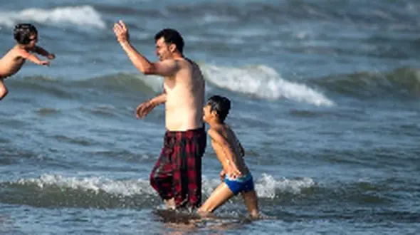 مرگ دلخراش خانواده‌ای در دریای رامسر / پدر و دو فرزندش غرق شدند!