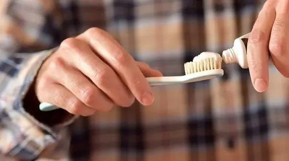 با این عادت ها به دندان های تان آسیب می رسانید