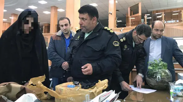 گفتگو با زن تهرانی که برای 22 هزار دلار با بمب وارد بانک ملت فرمانیه شد + عکس