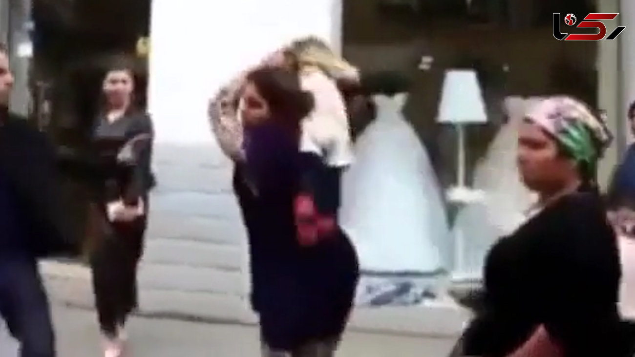 زن عصبانی از کودک خردسالش به جای چماق استفاده کرد! + فیلم لحظه باورنکردنی