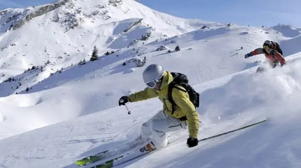 فیلم اسکی بازی اما در راه مدرسه