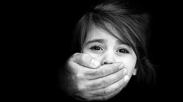 فیلم لحظه کودک ربایی جلوی چشم مادر / کودک ربا بدشانس بود
