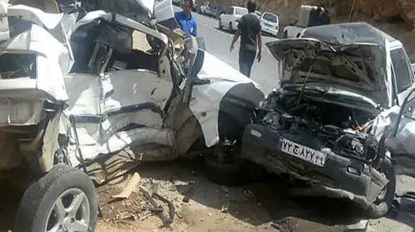 ببینید / لحظه فاجعه‌بار پیچیدن یک خودروی شاسی‌بلند مقابل تریلی؛ تصادف زنجیره‌ای وسط اتوبان و چپ کردن تریلی