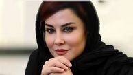 فیلم / نگاهی به چیدمان اعیانی و زیبای خانه آشا محرابی، بازیگر سریال «ناریا»/ از مبلمان مدرن و گل‎‌های غول پیکر تا زیبایی بی‌نظیر خونه دوبلکس و اتاق خواب !