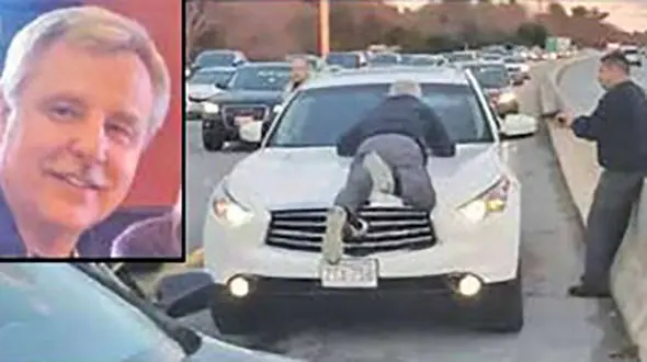 شگرد عجیب پیرمرد برای جلوگیری از فرار راننده / عکس این کار در فضای مجازی ترکید+ عکس