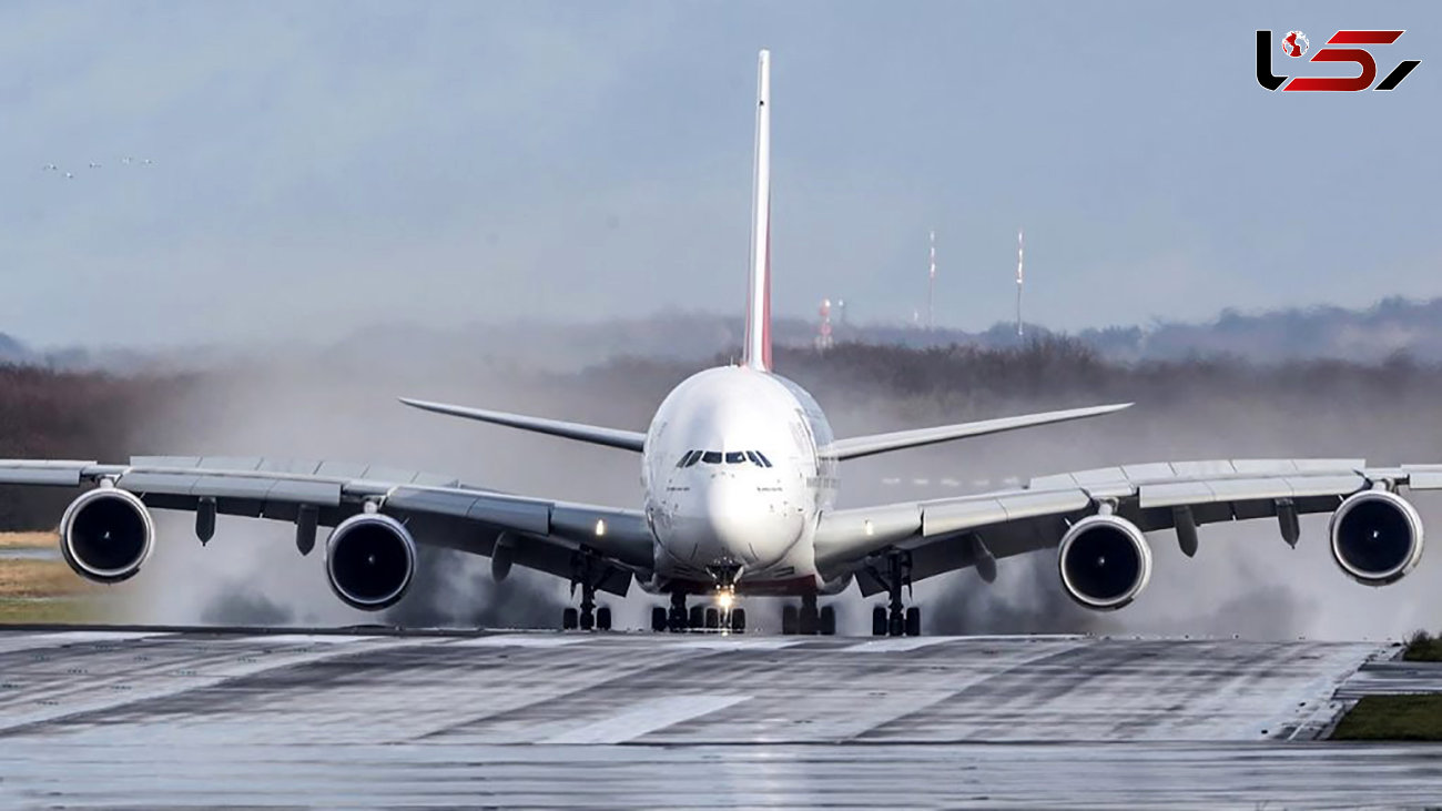  فیلم فرود دلهره آور بزرگترین هواپیمای مسافربری جهان روی باند خیس 