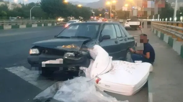 تصادف با تشک در بزرگراه همت / پراید مچاله شد + عکس