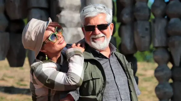 نگاهی به چیدمان فوق العاده عاشقانه خانه حسین پاکدل و همسر معروفش عاطفه رضوی/ از مبلمان مدرن تا پرده‌های اعیانی و حیاطی دلنشین !