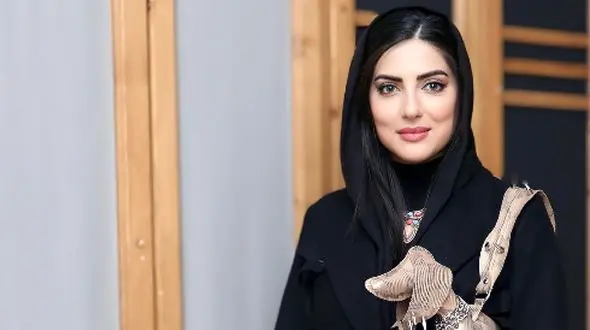 فیلم /هلیا امامی: کیف طرح سگ داشتن سبک زندگیم نیست، پُزه / سگ ندارم .../ وقتی کیف رو انداختم فکر کردم سگ واقعی بغلم کرده ...