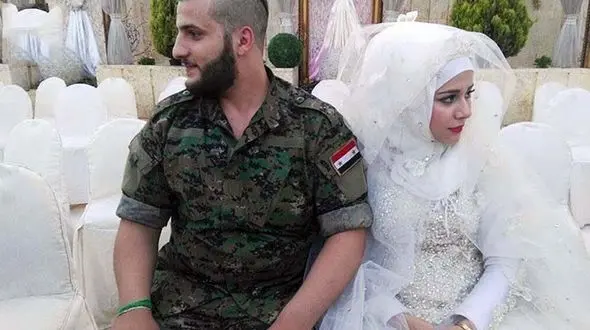 جشن عروسی ۳۰ دختر با شوهرانشان در لباس سربازی +  فیلم و عکس